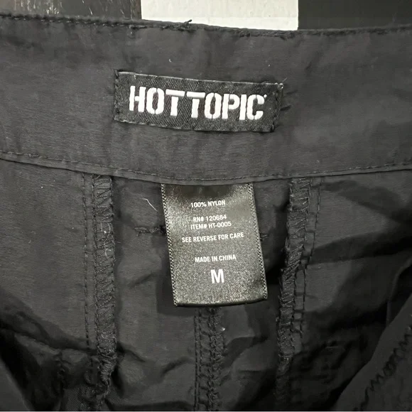 Hot Topic Black Nylon Cargo Pants (M) - Picture 4 of 4